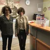 photo  sophie portail (à gauche) est directrice et christine marchand (à droite) présidente du centre social lares de montfort-le-gesnois. 