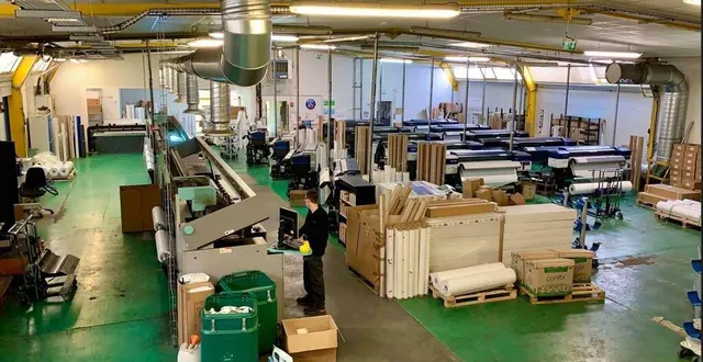 photo  le site de neoa à la bazoge. l’entreprise s’est lancée pleinement dans la signalétique.  &copy;  neoa 