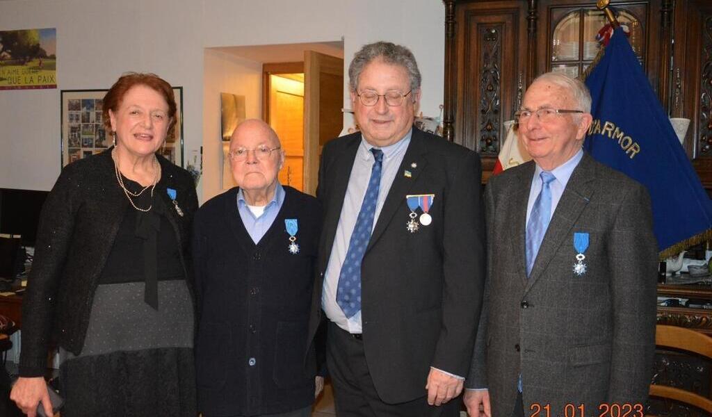 Hillion Jean Pierre Beguigneau promu chevalier de lOrdre du Mérite