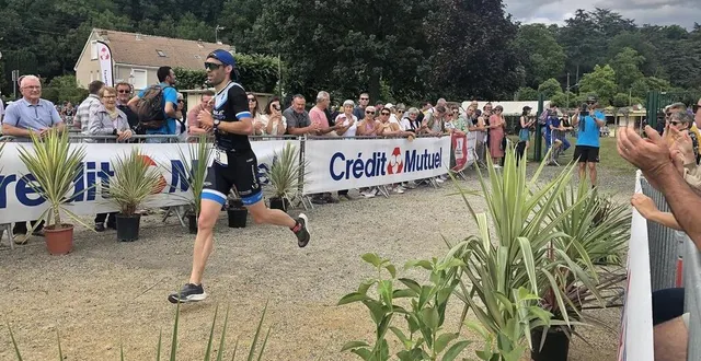 photo  un concurrent sabolien lors du triathlon de sablé, en juin 2022, à l’espace henri-royer.  &copy;  archives ouest-france 