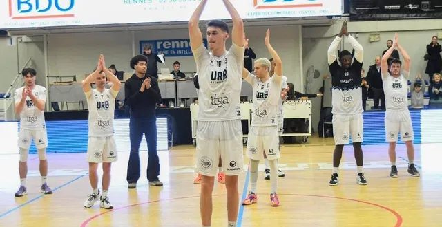photo  la joie des rennais après leur victoire contre rueil.  &copy;  jocelyne régent 