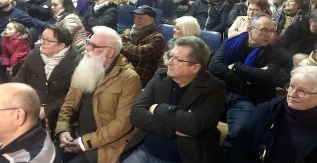 photo  salle comble pour les vœux du maire et la galette des rois.  &copy;  ml 