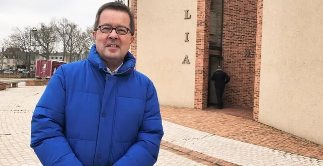 photo  le directeur artistique de la folle journée de nantes, rené martin, ici devant la salle coppelia à la flèche, samedi 28 janvier, annonce le thème de l’édition 2024. il explique comment les artistes sont choisis pour participer à l’événement.  &copy;  le maine libre 