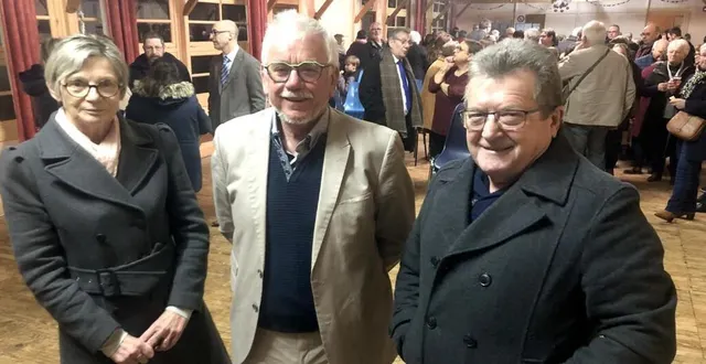 photo  le président ménager, entouré de la trésorière annie bizeray et du daniel lebert.  &copy;  le maine libre 
