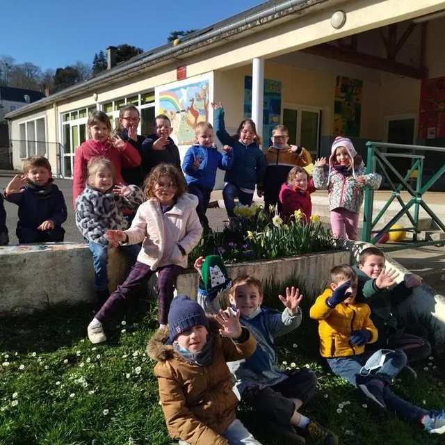 photo les écoliers de courdemanche ont travaillé sur le thème de la protection de la forêt.  ©  photo école courdemanche