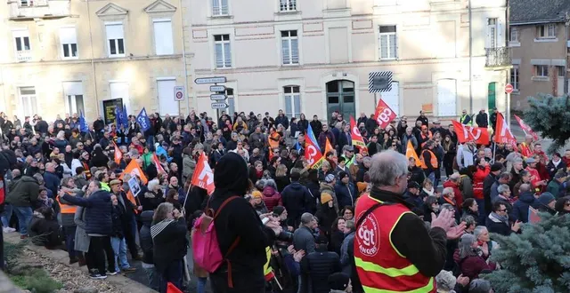 photo  avec près de 900 personnes ce mardi 31 janvier, la mobilisation contre la réforme des retraites est en hausse sensible à segré. la première, le 19 janvier, avait réuni quelque 700 manifestants.  &copy;  ouest-france 