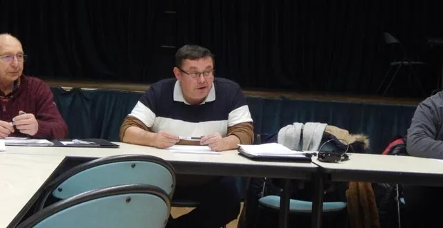 photo  laurent blin (au centre), jean-luc bécart et claude bonnaudat ont dévoilé le programme de vedacensis.  &copy;  le maine libre 