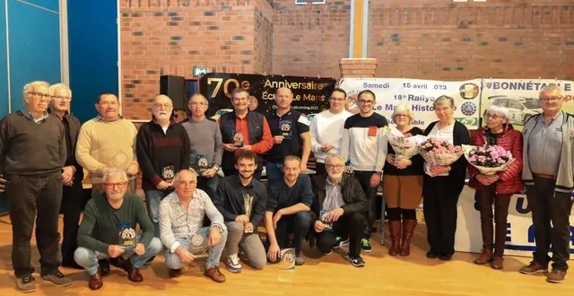 photo  mis à l’honneur, les pilotes, chefs d’équipe, les encadrants, ainsi que les bénévoles.  &copy;  le maine libre 