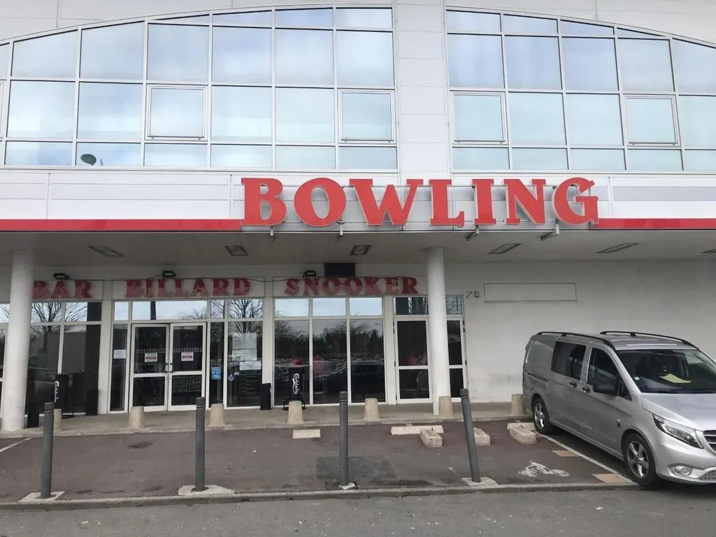 « Vêtement exotique » l’affichette du bowling de Rennes étaitelle