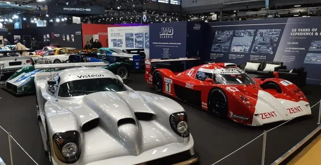 photo  à la fin des années 1990, le mans a connu un grand succès. ici, une panoz esperante gtr, une toyota gt-one, et derrière, une ferrari 333 sp. toutes sont capables de rouler en piste, au mans.  &copy;  ouest-france 