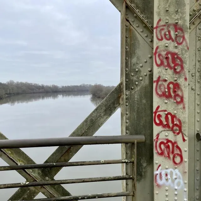 Les travaux de peinture permettront aussi de recouvrir les tags. CO – Anthony PASCO photo les travaux de peinture permettront aussi de recouvrir les tags. © co – anthony pasco