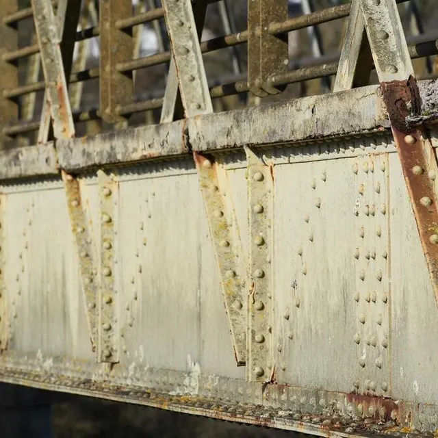 Des traces de corrosion apparaissent sur les poutres. Josselin Clair photo des traces de corrosion apparaissent sur les poutres. © josselin clair