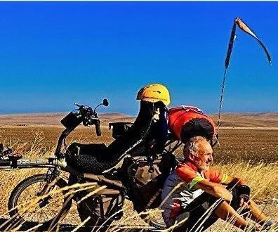 photo  marc brunet s’est élancé de valence pour rejoindre erevan, en arménie.  &copy;  dr 