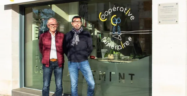 photo  jean-yves tessier, le président de la coopérative et nicolas gilet, le responsable, devant la vitrine de la société, 12, avenue pierre-mendès-france, à avrillé.  &copy;  ouest-france 