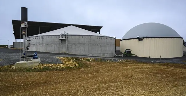 photo  à tennie, dix agriculteurs fournissent l’unité de méthanisation, inaugurée en septembre 2022.  &copy;  photo archives le maine libre – denis lambert 