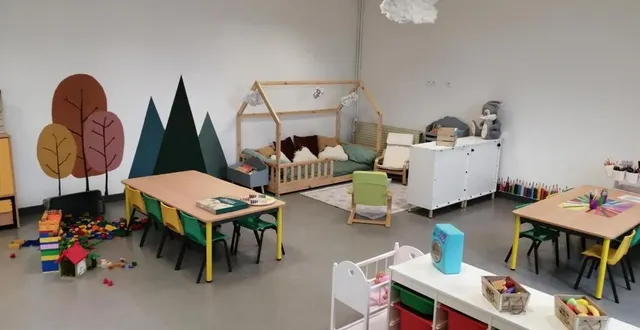 photo  l’ancienne classe a été réaménagée en garderie pour le bien-être des enfants.  &copy;  le maine libre 