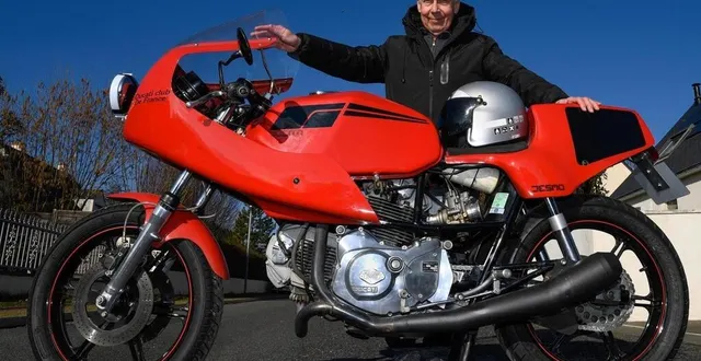 photo  autour d’angers, le 21 janvier 2023. de sa carrière de pilote, alain saunier a conservé sa pantah 500 qu’il bichonne avant le retour des beaux jours et des balades avec ses copains de la s’quadra 49.  &copy;  co – laurent combet 