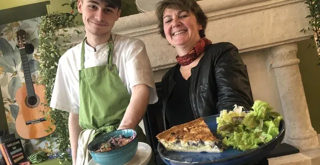 photo  agnès hamm, patronne du chat parti, et son apprenti léo fleurance. au menu ce jour-là : une salade exotique et colorée, un velouté et des quiches.  &copy;  ouest-france 