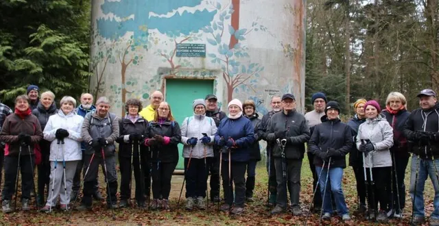 photo  les marcheurs ont pu profiter de conditions météo clémentes, pour arpenter le massif forestier.  &copy;  le maine libre 