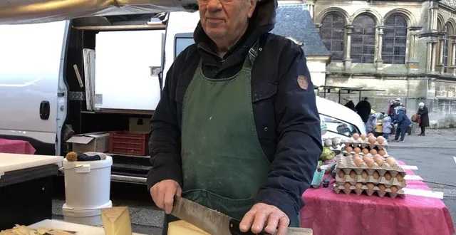 photo  gérard mercier est sur le marché d’argentan (orne) depuis 1987.  &copy;  ouest-france 