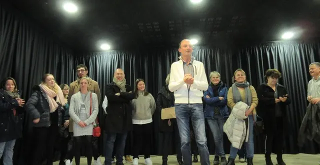 photo  lionel moisan a tenu à faire monter ses collègues sur l’estrade pour partager ce moment.  &copy;  ouest-france 