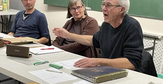 photo  de gauche à droite : fred delacour (président), chantal fiol (secrétaire) et michel fiol (trésorier) de bio-sur-orne, vendredi lors de l’assemblée générale.  &copy;  ouest-france 