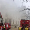 photo  samedi, vers 8 h 30, une dizaine de véhicules et une trentaine de pompiers volontaires provenant de six centres de secours sont intervenus au château. un incendie s’était déclaré dans une chambre au premier étage et propagé aux pièces voisines. le sauvetage de deux victimes a été opéré. des œuvres d’art ont également été mises en protection par une équipe spécialisée, sous le contrôle de la gendarmerie. l’exercice était organisé par le groupement nord segré, sous la direction du capitaine guillaume triboulloy, adjoint au chef de groupement nord et chef de centre de segré. 