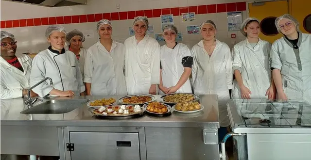 photo  sept élèves du lycée les horizons se sont formées lors d’un atelier tourné autour de l’accompagnement des personnes atteintes de la maladie d’alzheimer.  &copy;  ouest-france 