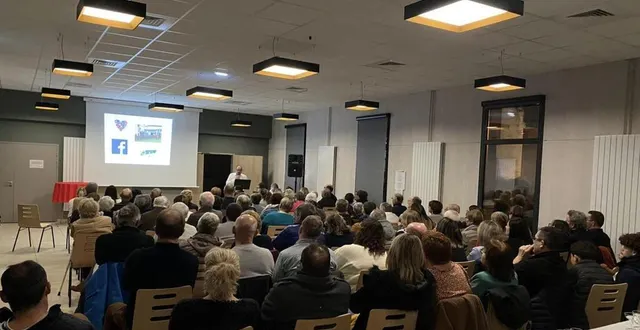 photo  les administrés étaient nombreux pour assister à la première cérémonie des vœux dans la nouvelle salle des fêtes de saint-rémy-des-monts.  &copy;  le maine libre 