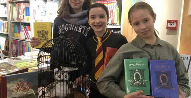 photo  le mans, samedi 4 février 2023. emma, et les deux juliette, collégiennes à berthelot, avouent être passionnées par harry et son univers mais restent ouvertes à la découverte d’autres mondes comme « les gardiens des cités perdues ».  &copy;  le maine libre 