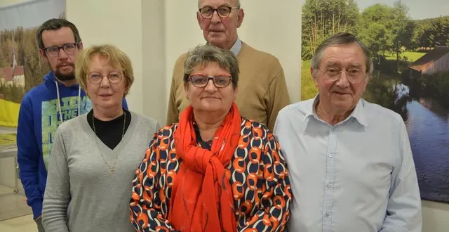 photo  au premier plan : odile segouin et sylvie renou, adjointes ; didier demoncheaux, maire. au second plan : fabien fauquet et alain roüault de coligny, adjoints.  &copy;  ouest-france 