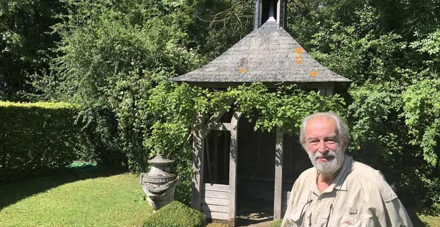 photo  thibaut de reimpré, en 2019, devant l’élégant petit kiosque dans son jardin remarquable à crannes-en-champagne. ?  &copy;  archives ouest-france 
