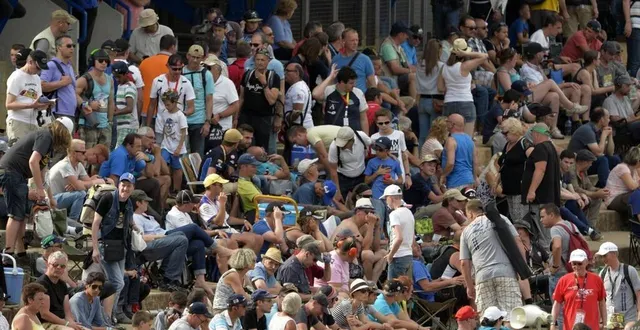 photo  combien de personnes seront finalement autorisées à venir sur le circuit des 24 heures du mans cette année ?  &copy;  ouest france  archives 