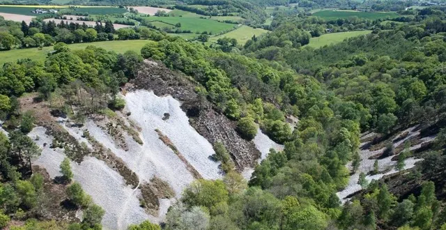 photo  nichée au cœur des alpes mancelles, la vallée de la misère, à saint-léonard-des-bois, forme un site très pittoresque d’un intérêt remarquable, non seulement géologique mais aussi paysager.  &copy;  ouest-france 