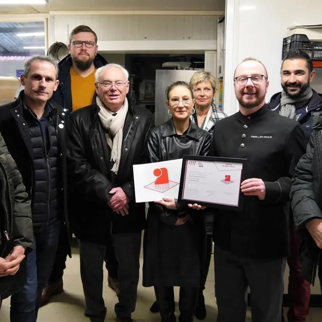 photo représentants des chambres de métiers et de l’artisanat, élus, amis, étaient venus nombreux pour la remise des diplômes de maître-artisan à nicolas chastellier.  ©  ouest-france