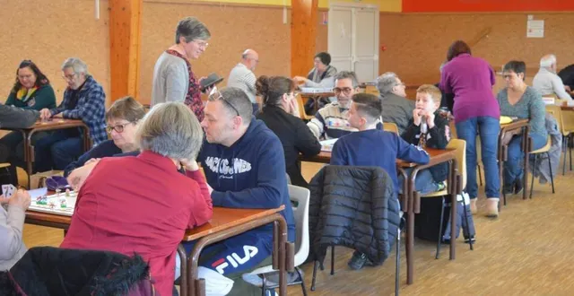 photo  une quarantaine de personnes de tous âges a profité de l’après-midi jeux proposé par le comité des fêtes.  &copy;  le maine libre 