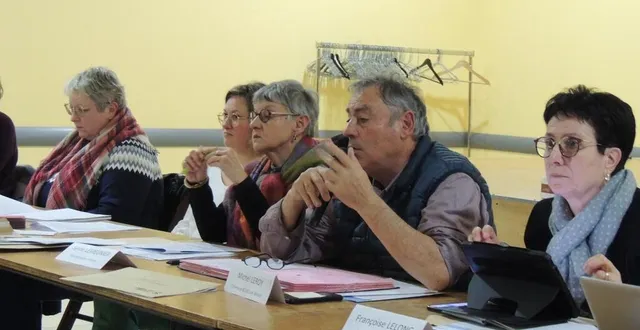 photo  michel leroy, président, et les vice-présidents ont présenté le dob 2023  &copy;  le maine libre 