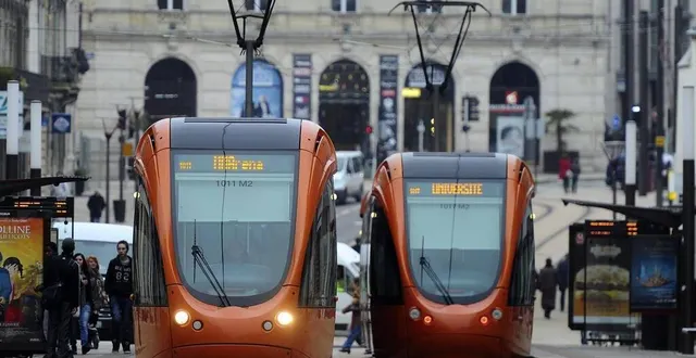 photo  ce samedi, les tramways des lignes t1 et t2 rouleront toutes les 18 minutes.  &copy;  archives le maine libre 