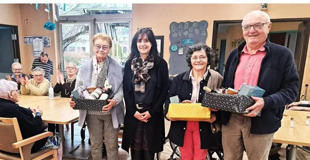 photo  les quatre bénévoles intervenant auprès des résidents de l’ehpad anaïs ont été remerciés pour leur disponibilité.  &copy;  le maine libre 