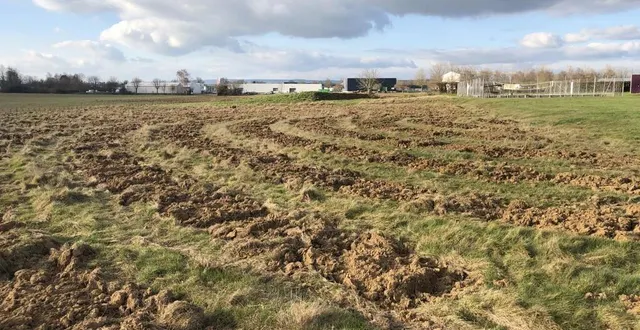 photo  l’ancienne annexe du terrain de foot de cerisé a déjà été préparée pour recevoir les arbres à partir de mars.  &copy;  ouest-france 