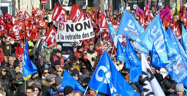 photo  l’intersyndicale espère mobiliser davantage un samedi.  &copy;  photo le maine libre – yvon loue 