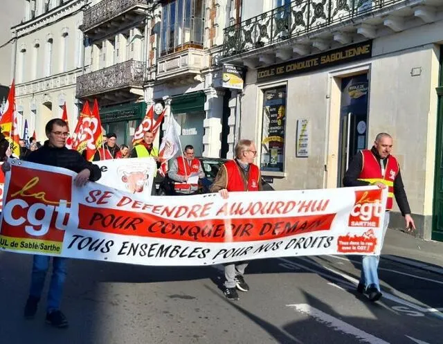 photo a sablé-sur-sarthe, le cortège compte de nouveaux manifestants qui n'avaient pas manifesté lors des journées de mobilisation précédentes.  ©  photo le maine libre