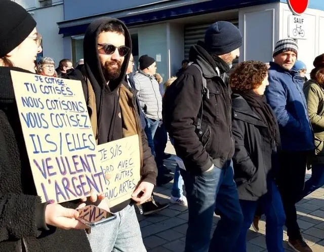 photo à sablé-sur-sarthe, le cortège compte plus de manifestants que mardi 7 février.  ©  photo le maine libre