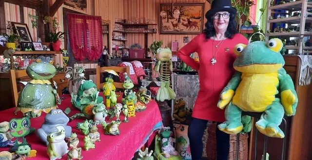 photo  depuis plus de vingt ans, jacotte blot collectionne les grenouilles. elle en possède plus de 1 000.  &copy;  ouest-france 