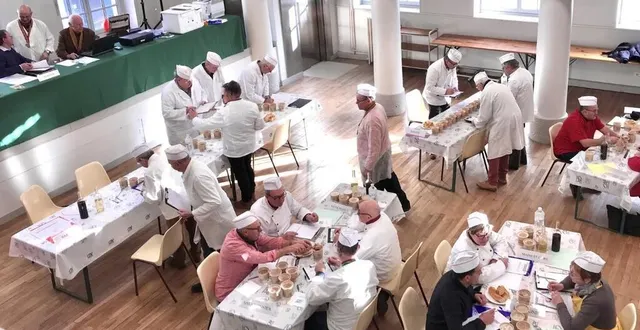 photo  les 143 pots de rillettes sont strictement examinés.  &copy;  le maine libre 