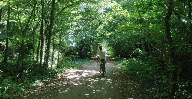 photo  la vélofrancette permet de rejoindre flers à domfront. ?  &copy;  archives ouest-france 