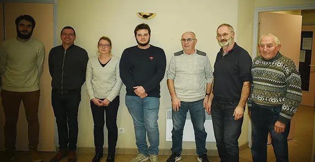 photo  les membres du bureau du comité des fêtes.  &copy;  le maine libre 