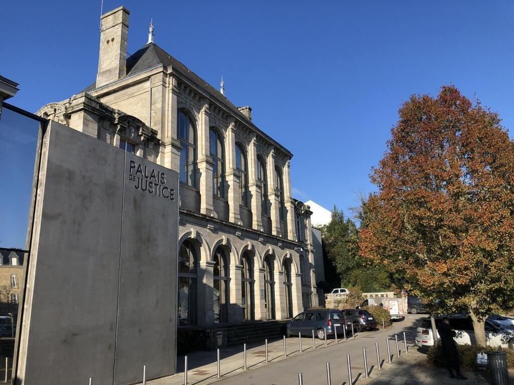 « Je ne parle pas ainsi. J’ai une autre liste d’insultes » : arrêtée