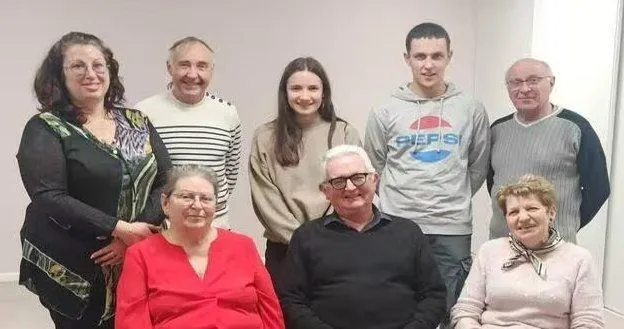 photo  les comédiens joueront « vacances de rêve » au profit des amis de la chapelle de flacé.  &copy;  organisateurs 