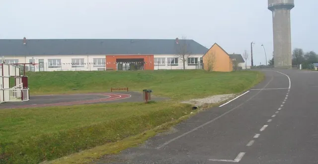 photo  la création de dix-huit places de parking est prévue sur le site de l’école ernest-millet de nonant-le-pin.  &copy;  ouest-france 